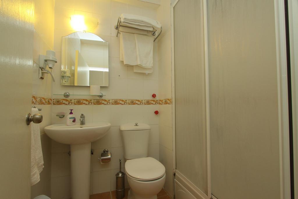 Nese Hotel Çeşme Bilik gambar